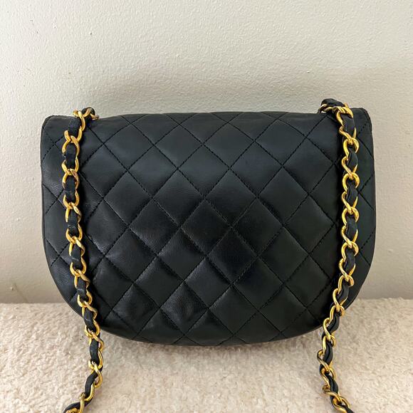 Chanel Black Quilted Lambskin Vintage Crescent Flap Bag - Picture 3 of 14